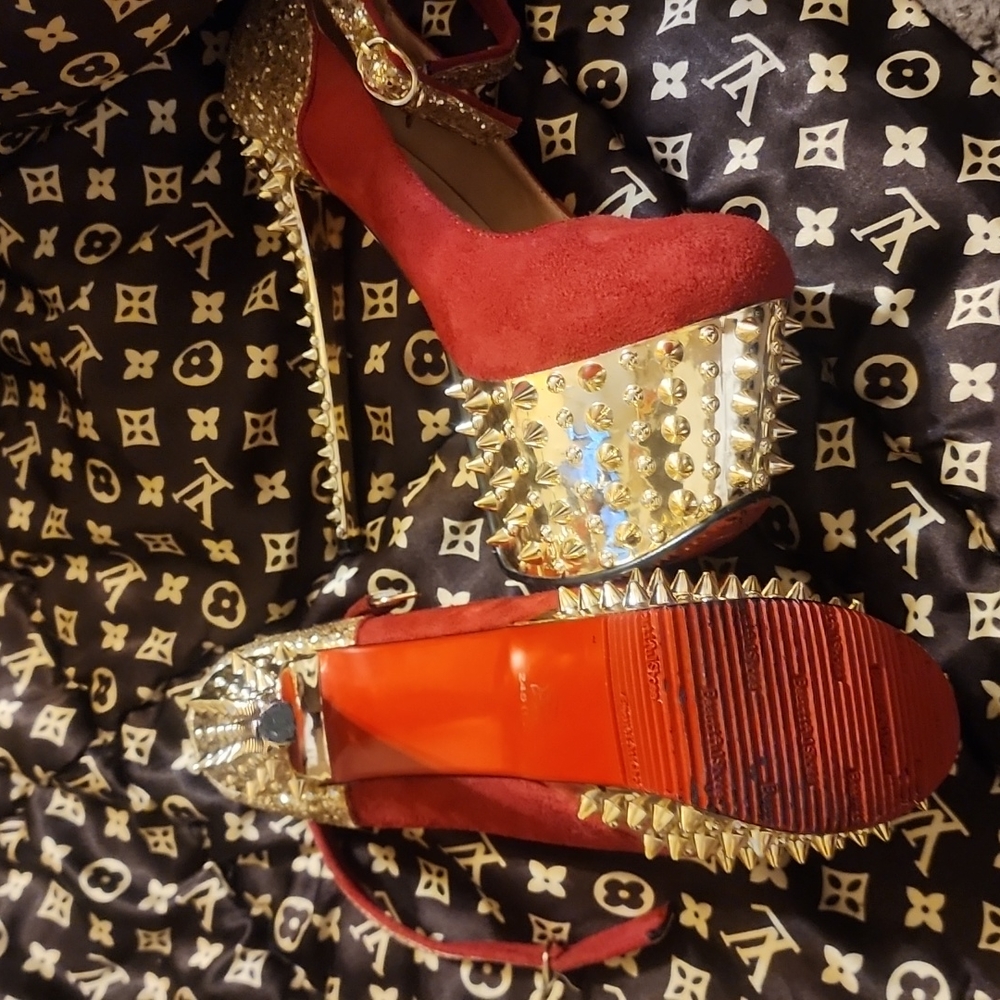 Shoes - Picture 3 of 4